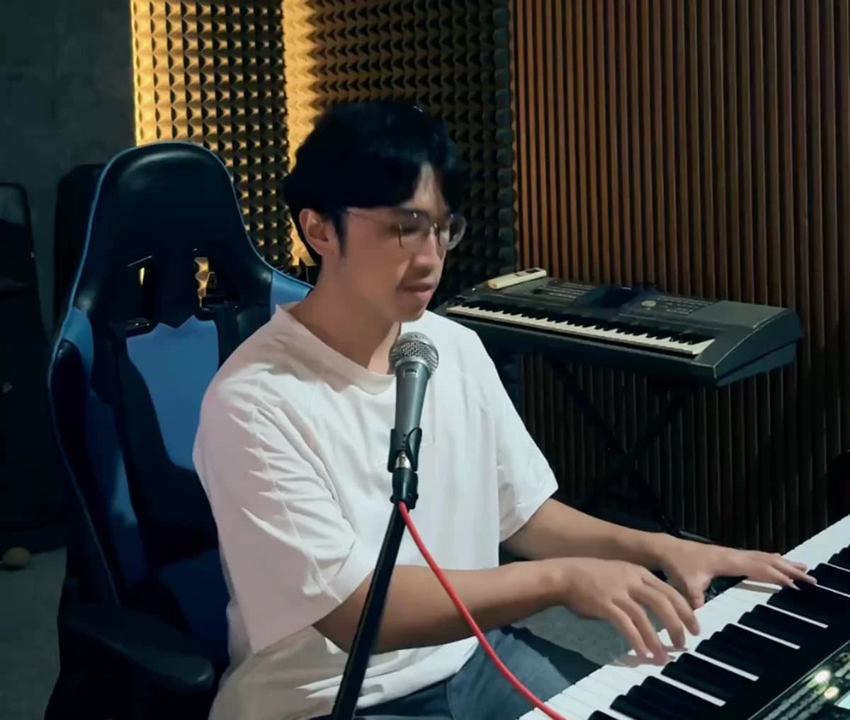 Keane Kenziro Yusack playing piano and singing in the studio